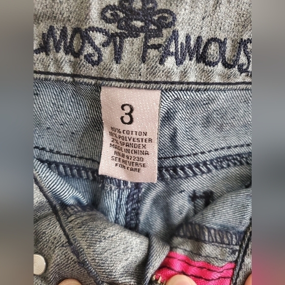 NWOT Almost Famous Metalic coated jeans size 3 - Picture 3 of 6